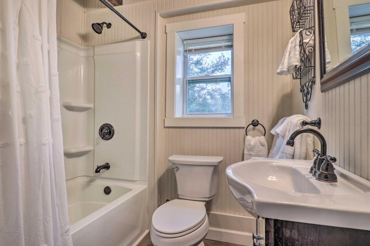 Rustic Hendersonville Farm Studio With Private Deck Екстер'єр фото
