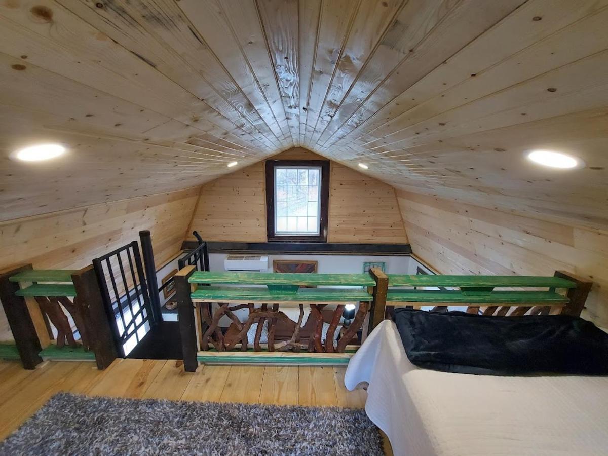 Rustic Hendersonville Farm Studio With Private Deck Екстер'єр фото