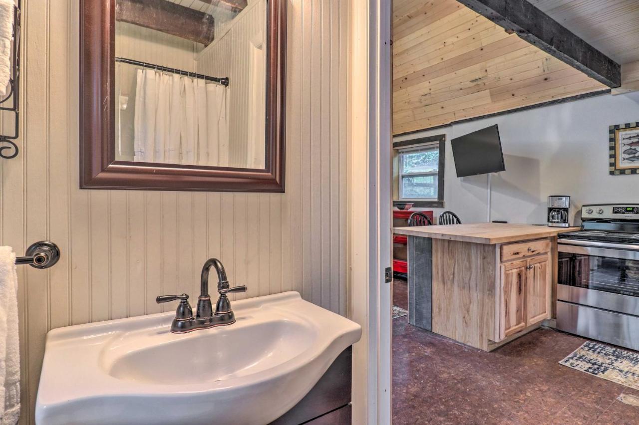 Rustic Hendersonville Farm Studio With Private Deck Екстер'єр фото